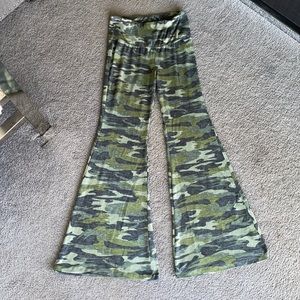 Wide leg army print lounge pants